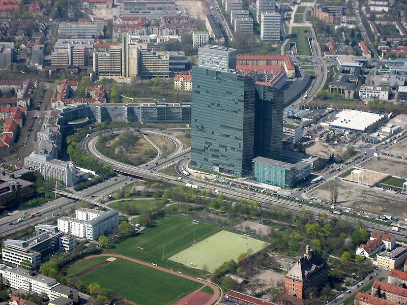 File:München - Highlight Towers (Luftbild).jpg