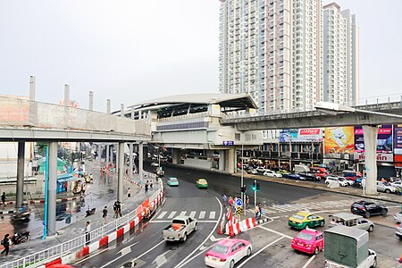 ไฟล์:MRT_Lak_Song_-_Station_view_from_pedestrian_bridge.jpg