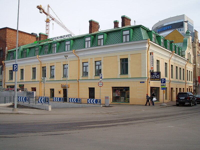 File:Maakri tänav 19-21 TLN April 2005.jpg