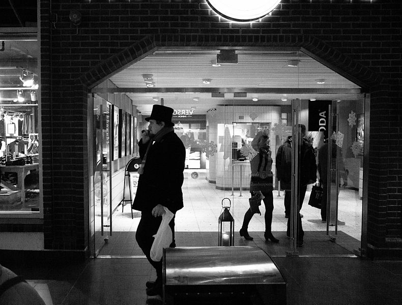 File:Man with top hat. Bodø, Norway (23847543045).jpg