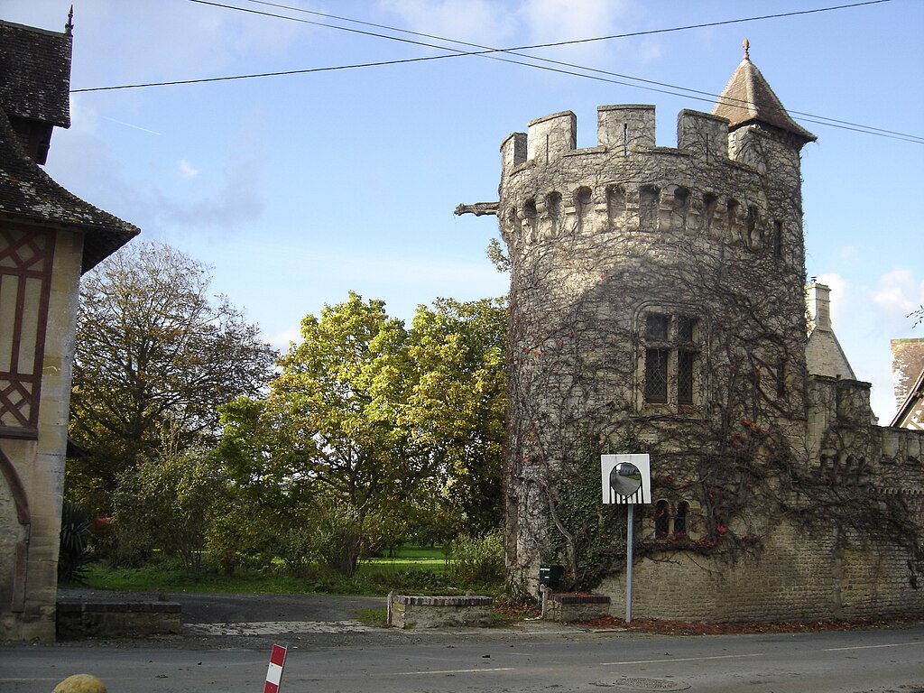 La tour du manoir de Commes.