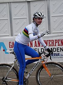 Marianne Vos werd in 2006 wereldkampioen bij de vrouwen. Nadien won ze 5 jaar op rij zilver. In 2012 en 2013 werd ze opnieuw wereldkampioen.