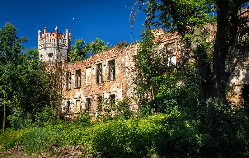 File:Marszowice ruina palacu.jpg