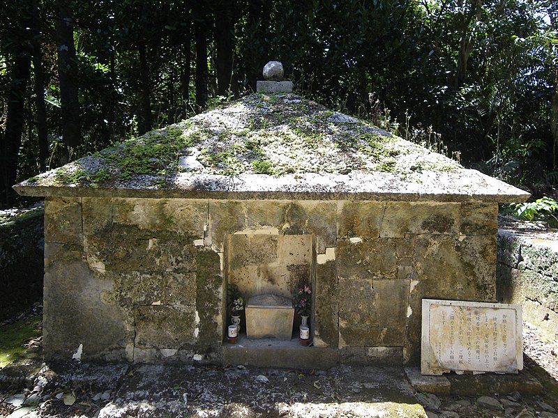 File:Mausoleum of Gihon 01.JPG