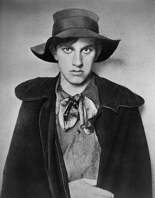 Mayakovsky in 1910