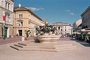 Dataran Klauzál di pusat bandar.