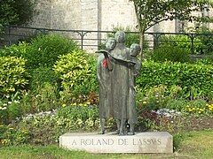 Monument élevé en l'honneur du compositeur Roland de Lassus.