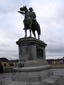 Statue of Napoleon, erected during the Second Empire on the bridge of Montereau. Montereau-Fault-Yonne - Statue of Napoleon - 1.jpg