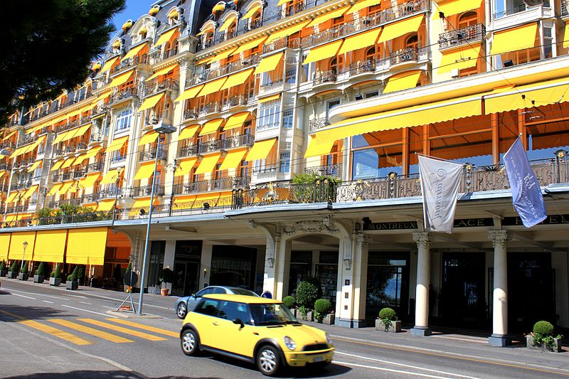 File:Montreux, Palace-Hôtel, jeu de couleurs.jpg