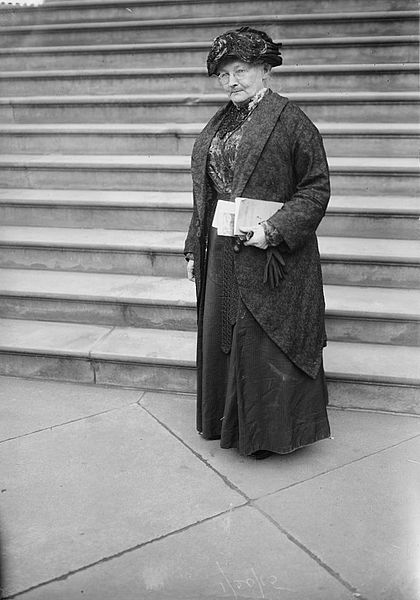 Jones at New York City Hall in 1915, where she was attending the hearings of the Federal Commission on Industrial Relations