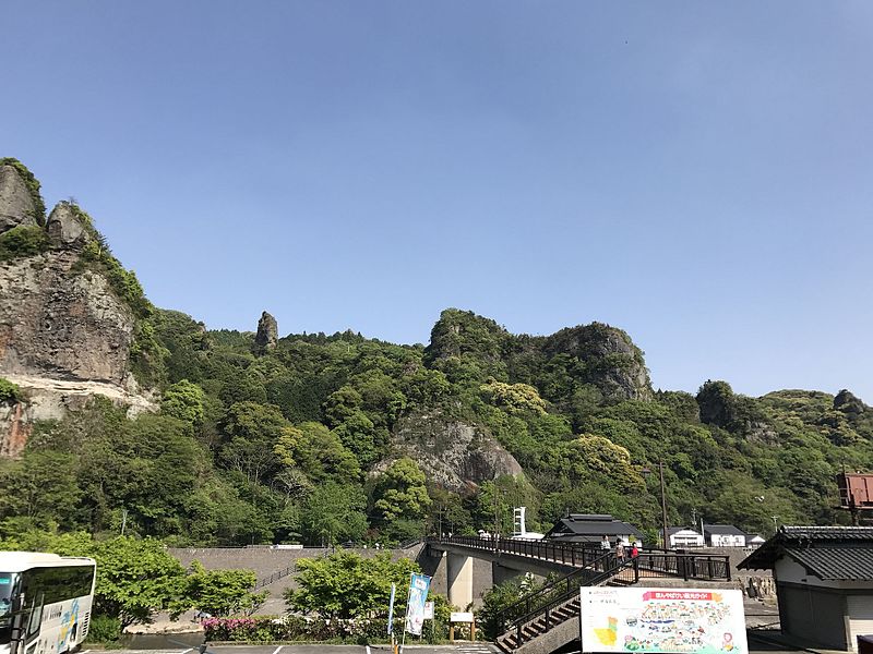 File:Mount Kyoshuho and Zenkaibashi Bridge from Rest House Domon.jpg