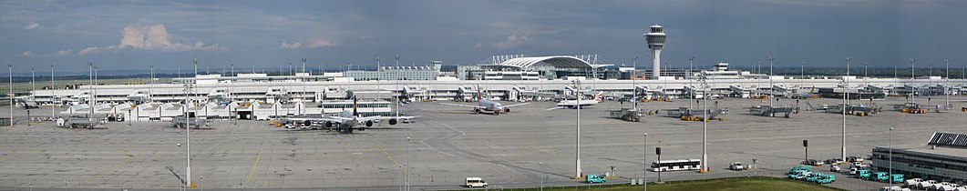 Blick vom Besucherpark auf den Flughafen München
