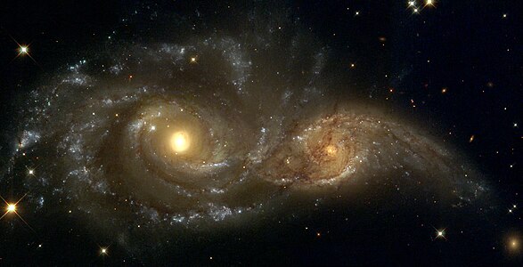 Near colliding NGC 2207 and IC 2163 as seen by the NASA/ESA Hubble Space Telescope