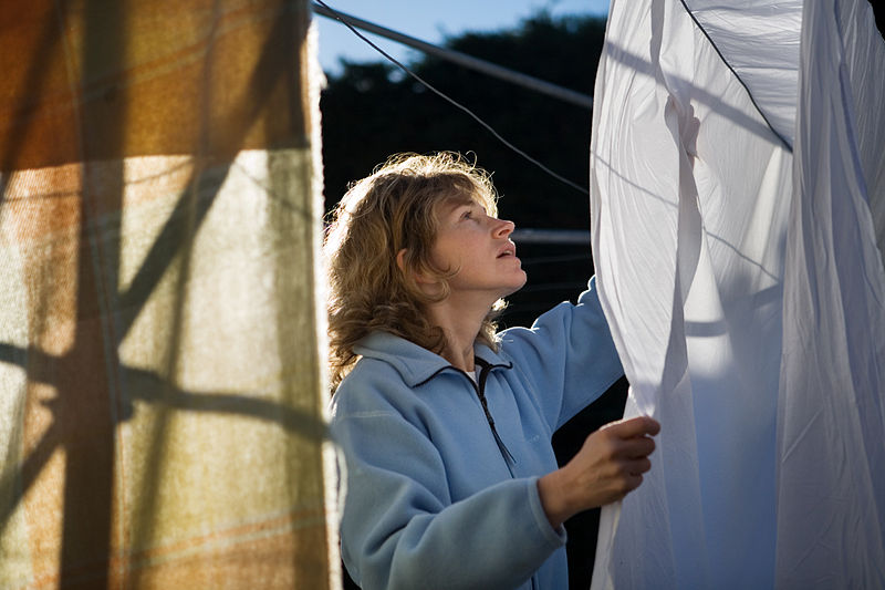 File:New Zealand - Hanging the wash - 9047.jpg