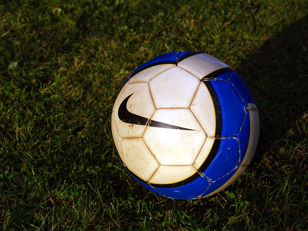 File:Nike Total 90 Aerow II ball.JPG - Wikimedia Commons