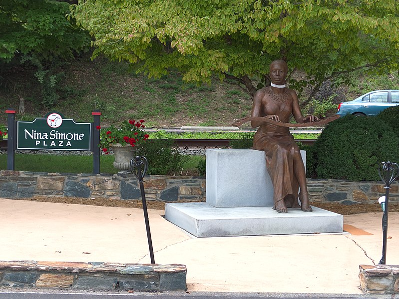 File:Nina Simone Statue Tryon, North Carolina.jpg