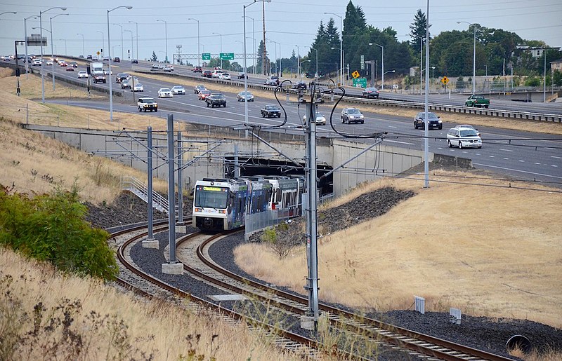 File:North portal of MAX Green Line tunnel under I-205, August 2015.jpg
