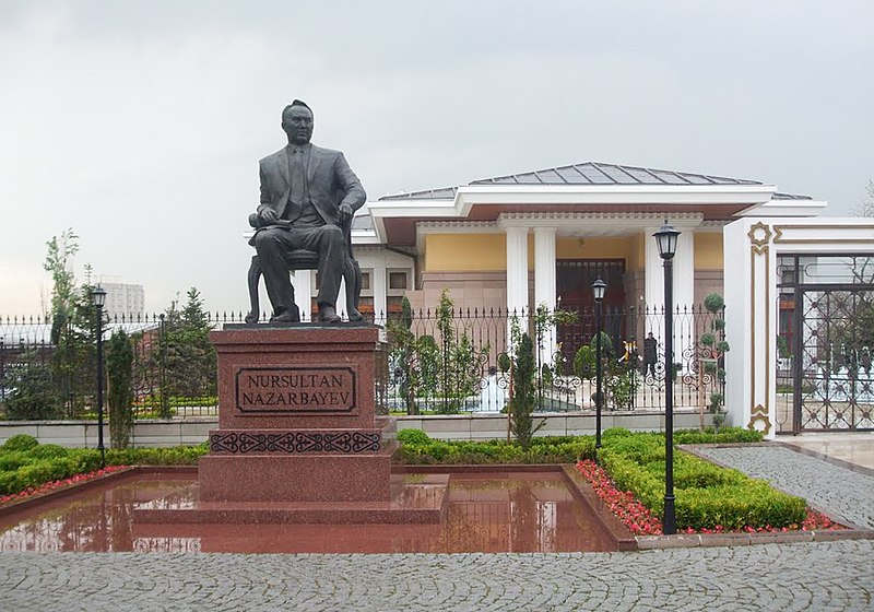 File:Nursultan Nazerbayev Square.jpg