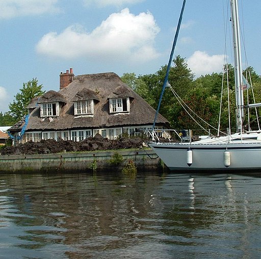 Old Thatched House, Brundall Gardens Marina - geograph.org.uk - 674611