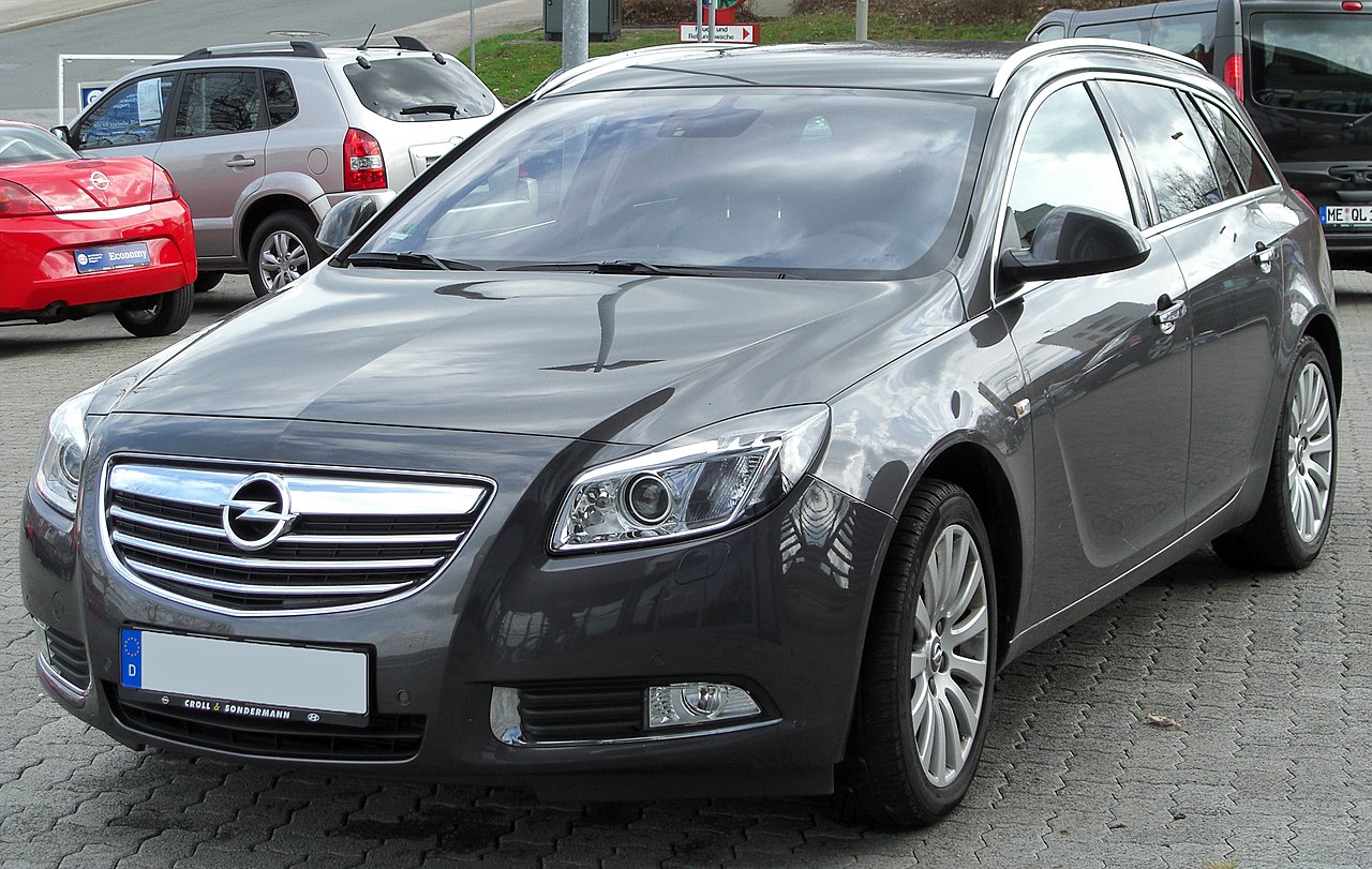 File:Opel Insignia Sports Tourer front-1 20100328.jpg - Wikimedia Commons