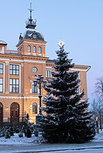 Christmas tree decorated with Christmas lights outside the Oulu town hall Oulu City Hall 20121206.JPG