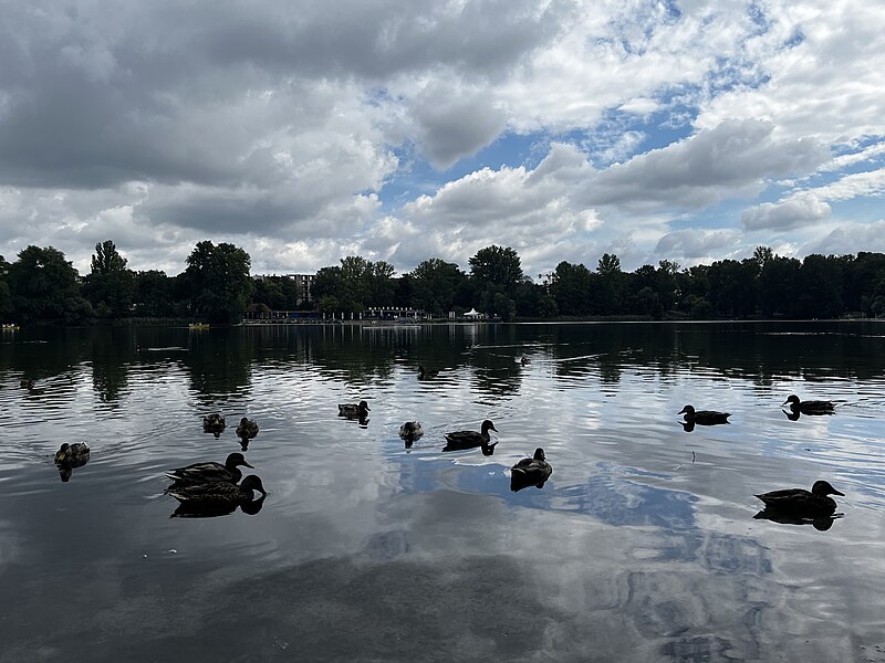 File:Park am Weißen See by Kurmanbek (8).jpg