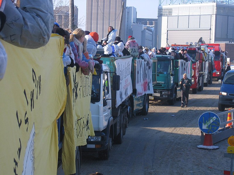 File:Penkkari truck convoy.jpg