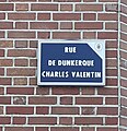 Plaque de rue Dunkerque-Charles Valentin à Gravelines.