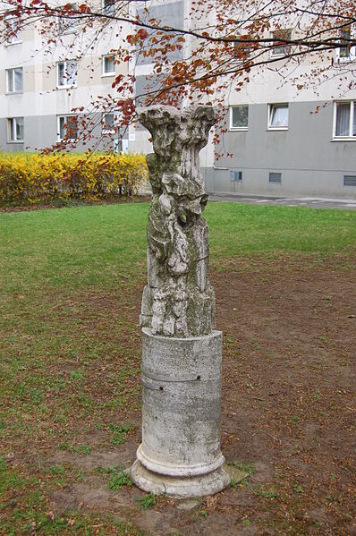 File:Plastik Flammender Turm I.JPG