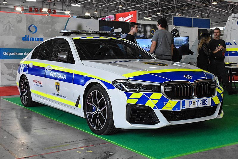 File:Policija avtocestna policija BMW-1.jpg