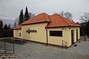 Čeština: Pietní síň na hřbitově vPrachaticích. Rekonstrukce proběhla v roce 2016. English: Memorial hall at the cemetery in Prachatice, South Bohemia, Czechia.