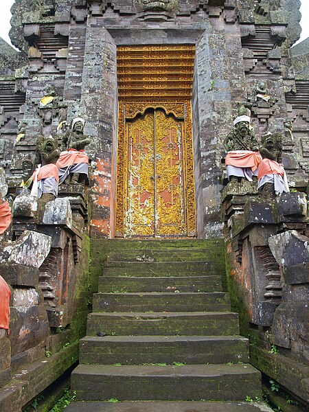 File:Pura Ulandanu Temple, Batur, Bali, Indonesia 03.JPG