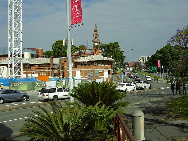 File:QCH Construction on Vulture Street (5076480199).jpg