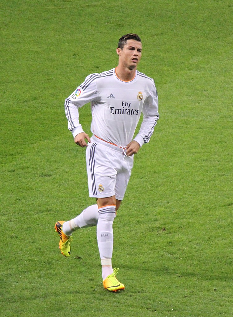 File:Real Madrid vs. Atlético Madrid 28 September 2013 a (cropped).JPG - Wikimedia Commons