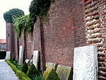 Rechterzijgevel (zuidwand) van de verwoeste Sint-Catharinakerk