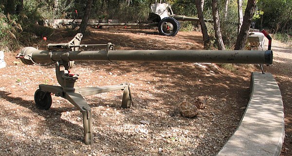 An M40 recoilless rifle on its M79 "wheelbarrow" tripod