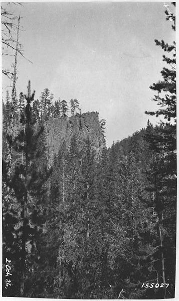 File:Red Bluff, Desolation Canyon, Ochoco Forest, 1913 - NARA - 299180.jpg