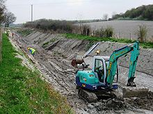 Relining the dry canal bed near Drayton Beauchamp in April 2009 Relining Wendover Arm.jpg