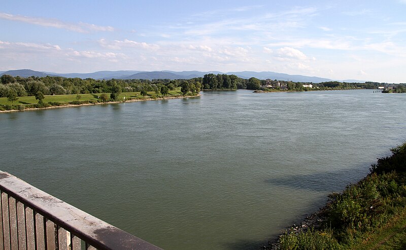 File:Rheinbruecke Wintersdorf-Beinheim-40-Rhein-2010-gje.jpg