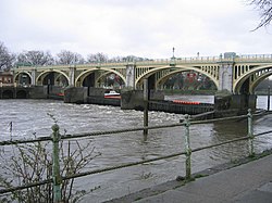 Écluse et passerelle de Richmond