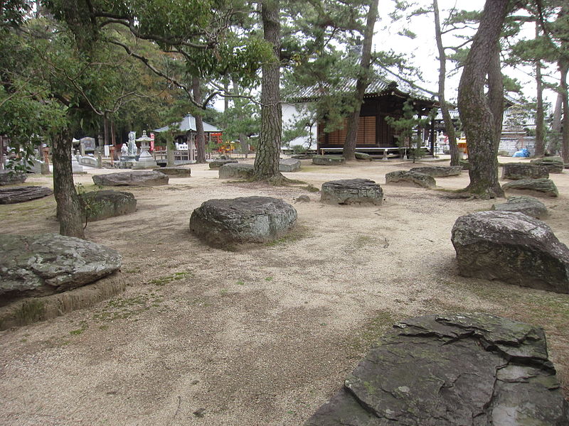 File:Sanuki-kokubunji-ato kondou.JPG