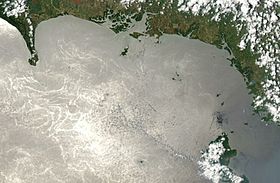 Вид на залив Чирики с орбиты в марте 2003 г.