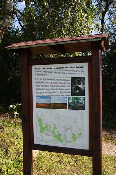 File:Sign of hunting group Radošov near chapel of Saint Giles near Vavrovecký pond in Radošov, Třebíč District.JPG