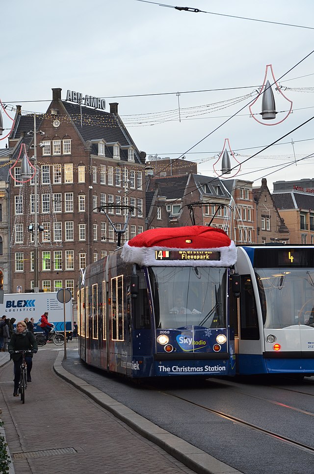 Амстердам 2018. Трамвай Амстердам. Амстердамский трамвай. Tram for Christmas Berlin. Tram for Christmas.