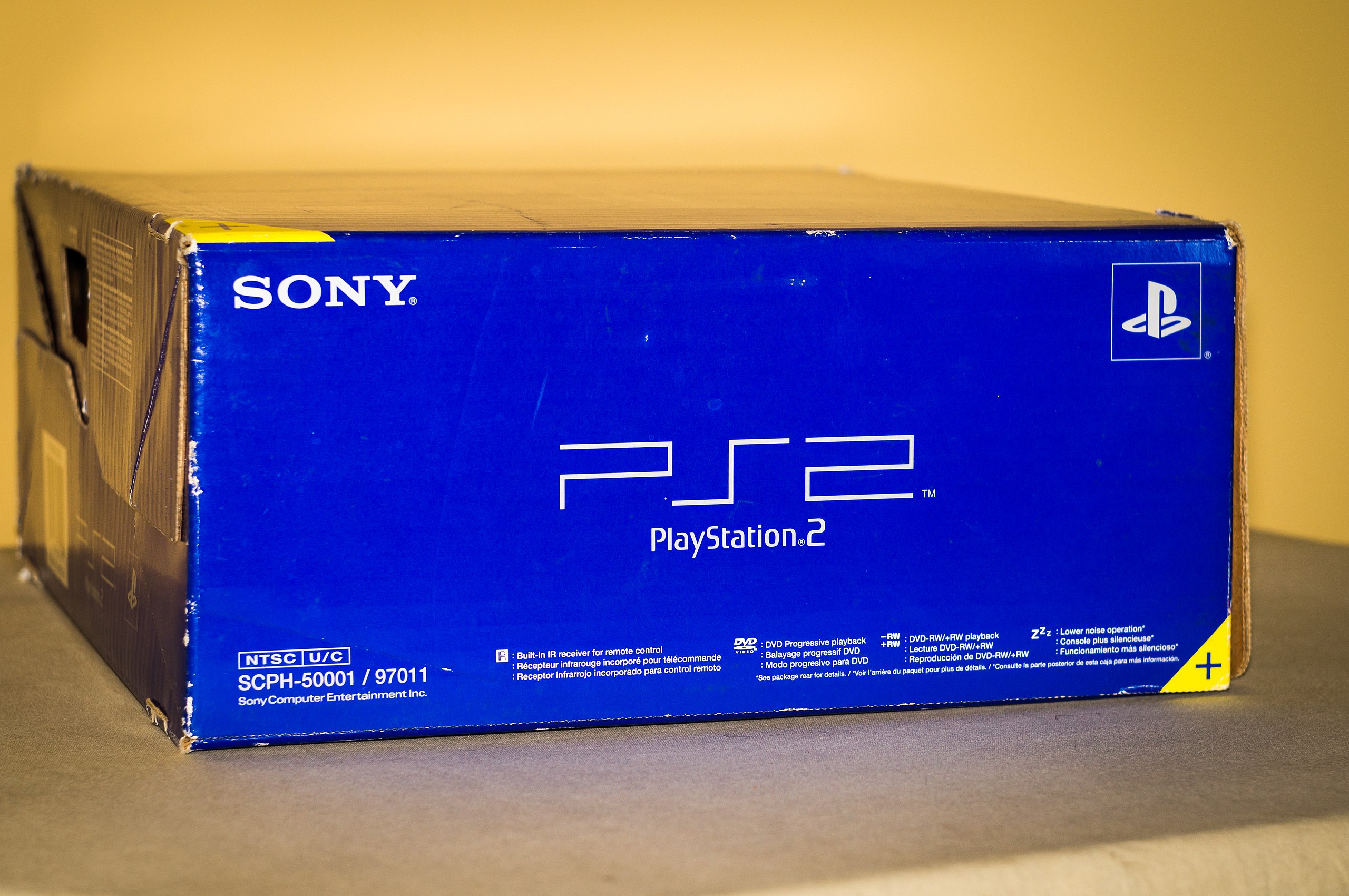 File:Sony Playstation 2 SCPH-5001 V9 - Caixa Original (lado direito) Original box (right side) (19291968949).jpg - Wikimedia Commons