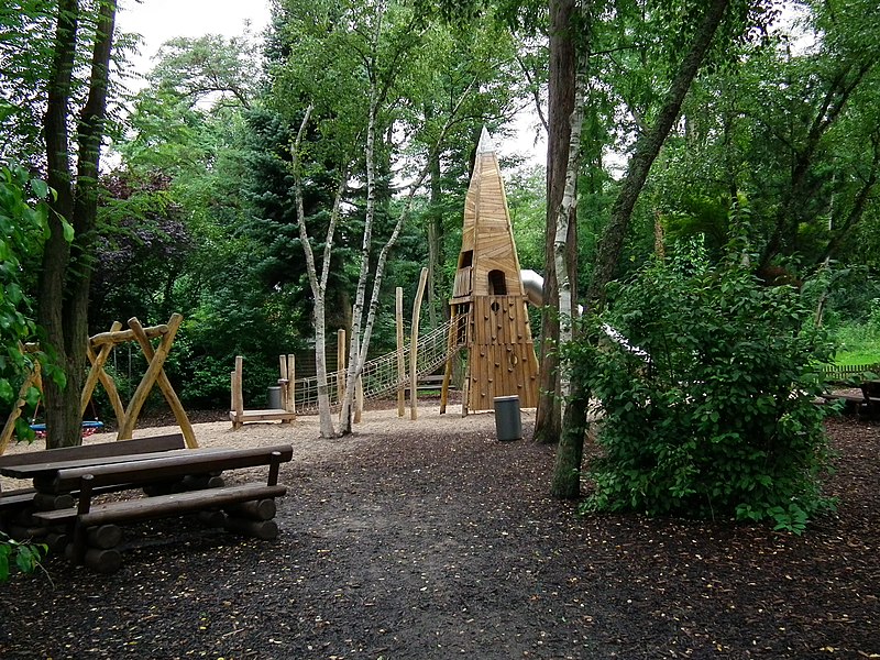 File:Spielplatz Vivarium.JPG