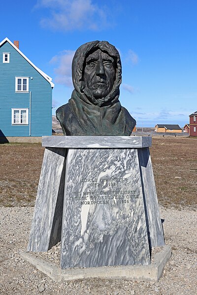 File:Statue Roald Amundsen IMG 2422a.jpg