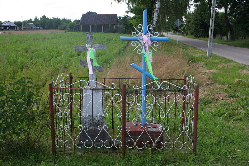 File:Stawiszcze - Crosses 01.jpg