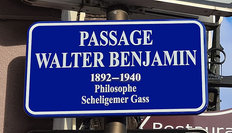 800px-Strasbourg-Passage_Walter_Benjamin-Plaque_bilingue.jpg (800×459)