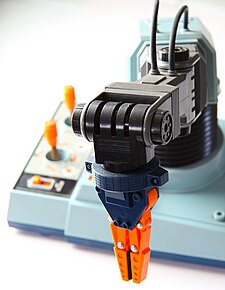 Hand detail TOMY Armatron 5.jpg